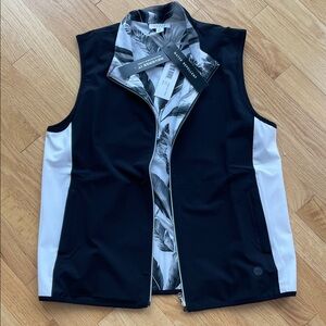 NWT Reversible water repellent black and white vest